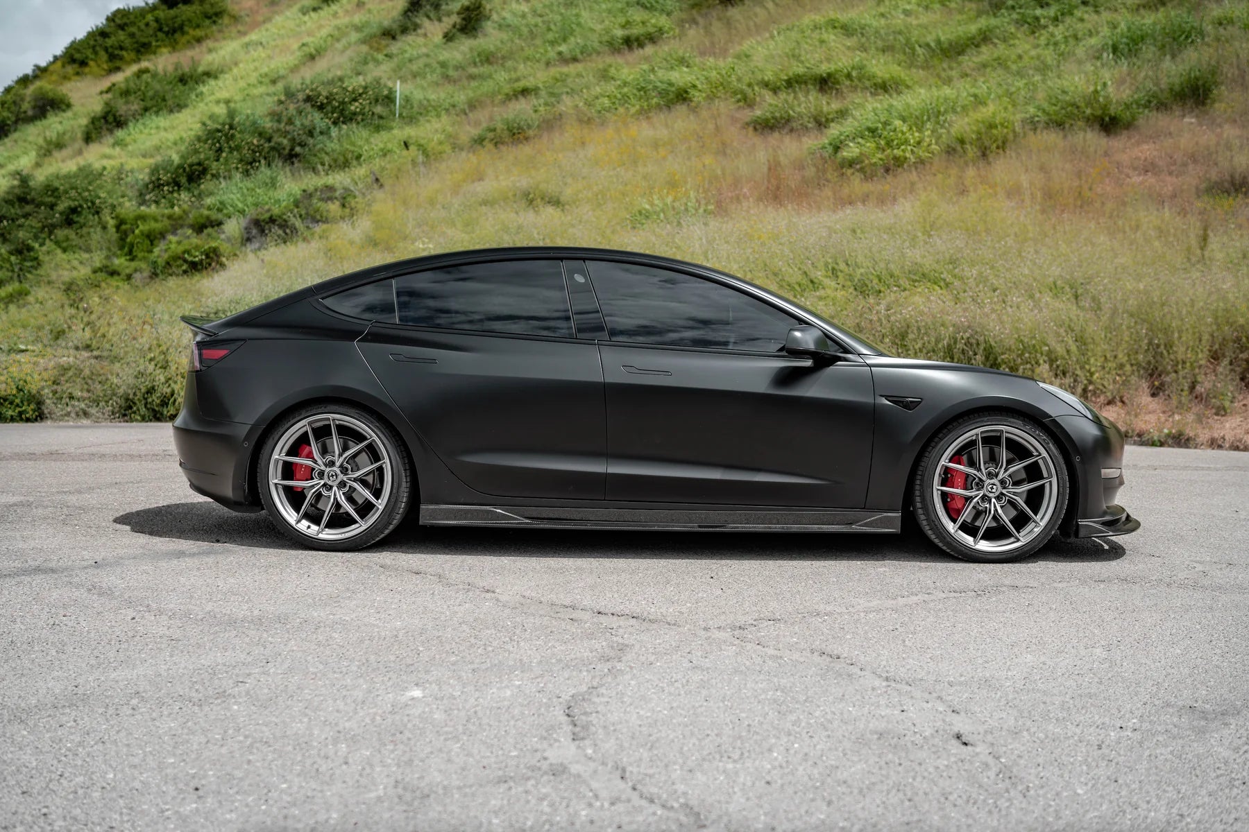 StreetHunter | TESLA MODEL 3 SIDE SKIRTS - plugged in performance